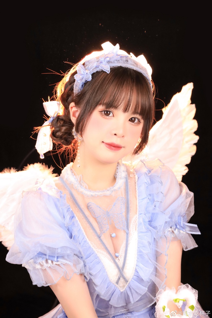 Tonight🦋深海医院👗：@十Tonight十 📷：aria这套正片很喜欢！打 预览 4