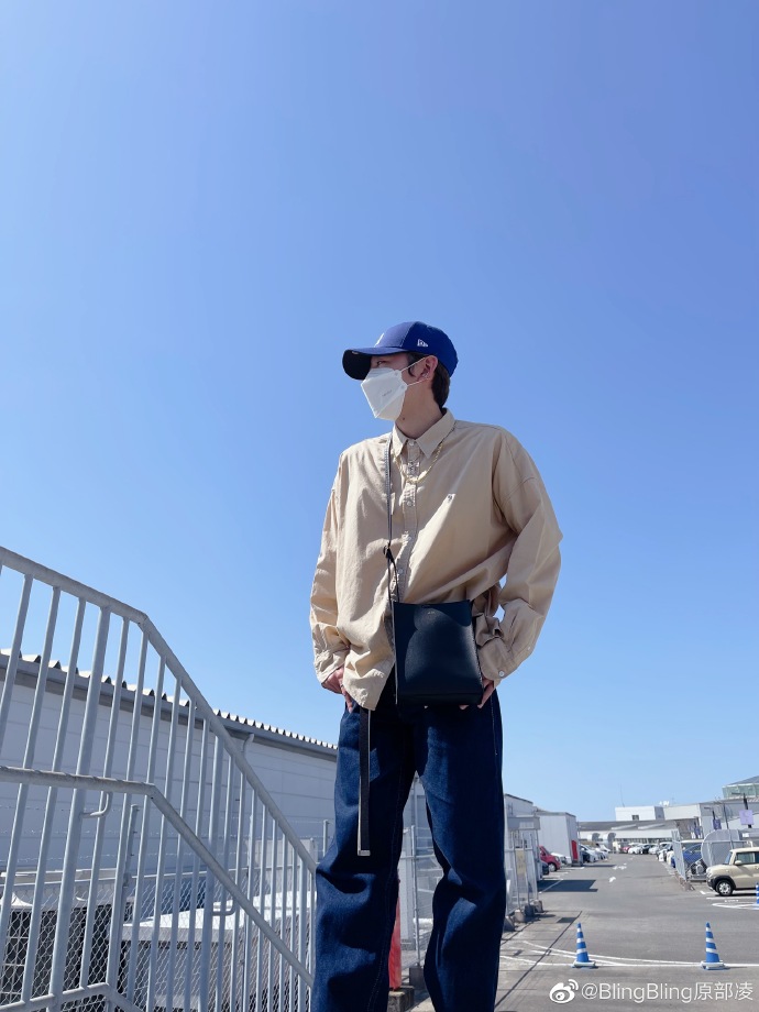 天气非常好☀️不由得拍了照片📸🙌和我一起开怀笑吧！😂✌️我很喜欢今天的私服搭配🔥 预览 3