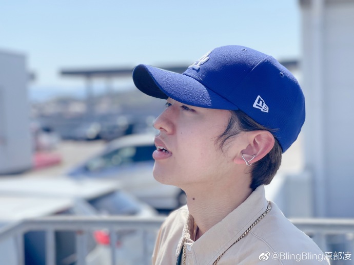 天气非常好☀️不由得拍了照片📸🙌和我一起开怀笑吧！😂✌️我很喜欢今天的私服搭配🔥 预览 4