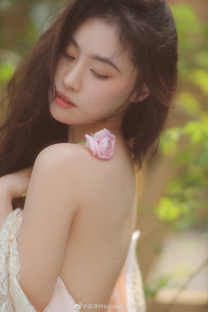 玉背霑花雨#### ​ 预览 3