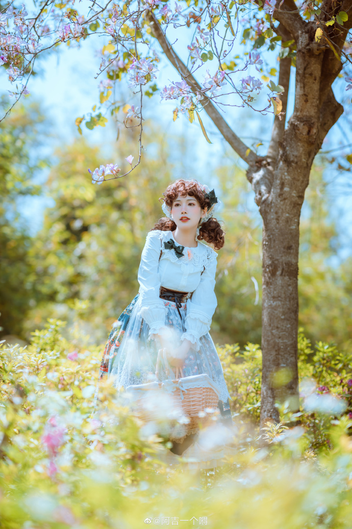 LOLITA超话“真正的童话应该是什么样子？”摄影@kin-夜 ## 羊驼真的 预览 3