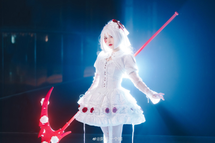 LOLITA超话『开战吧』摄影:胡桃玫瑰骑士真的太好看了，看到官图拿着镰刀直接 预览 2