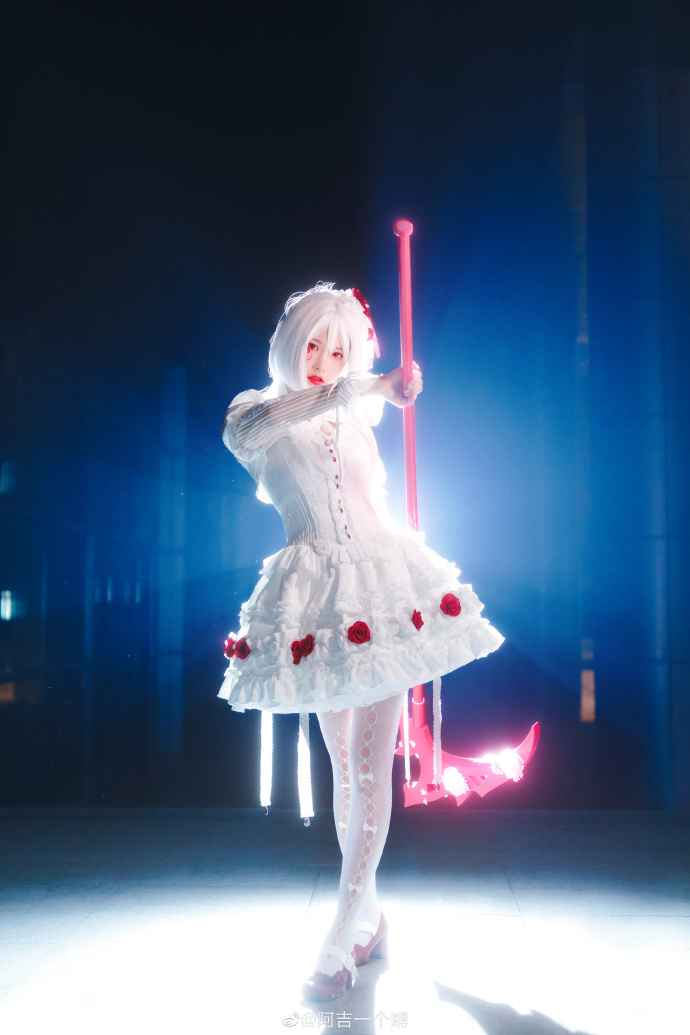 LOLITA超话『开战吧』摄影:胡桃玫瑰骑士真的太好看了，看到官图拿着镰刀直接 预览 4