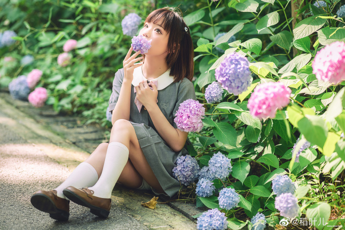 『万物向阳 花有无尽』出镜：@铁打萌萌_moi 摄影：O网页链接## ​​​ 预览 1