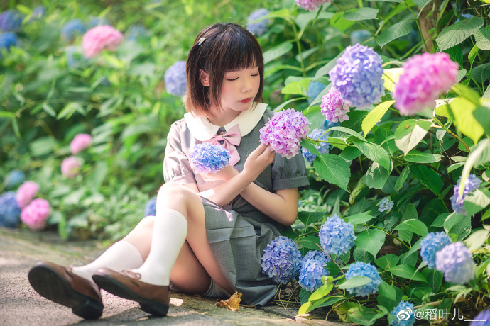 『万物向阳 花有无尽』出镜：@铁打萌萌_moi 摄影：O网页链接## ​​​ 预览 2