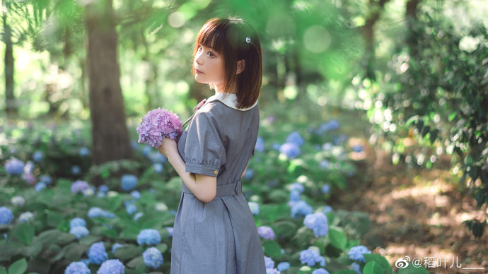 『万物向阳 花有无尽』出镜：@铁打萌萌_moi 摄影：O网页链接## ​​​ 预览 3