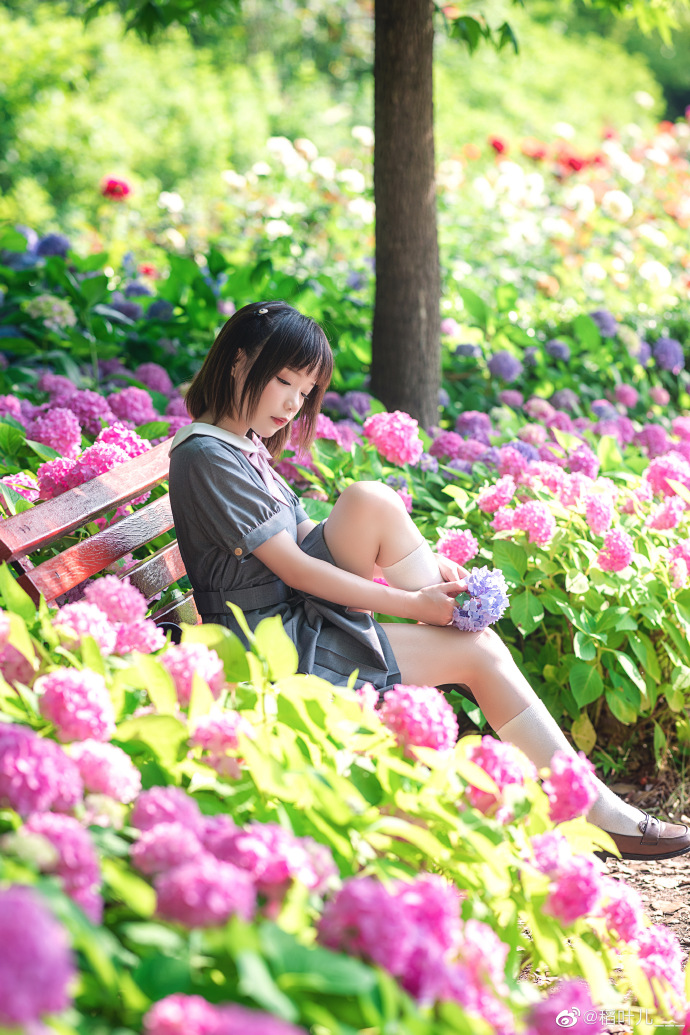 『万物向阳 花有无尽』出镜：@铁打萌萌_moi 摄影：O网页链接## ​​​ 预览 4