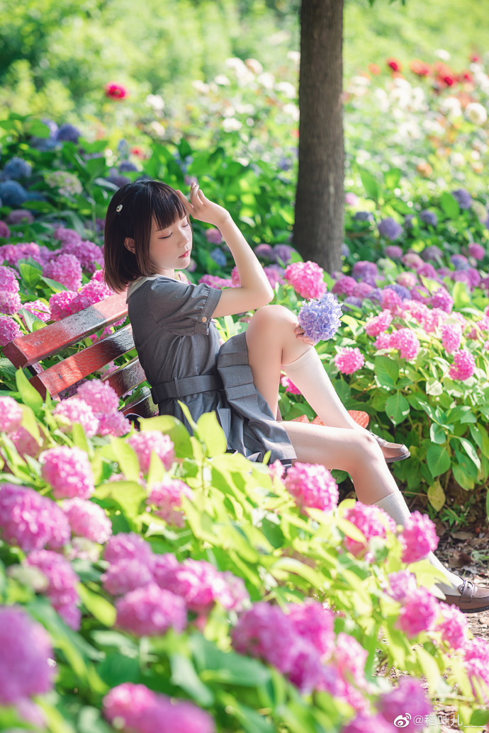 『万物向阳 花有无尽』出镜：@铁打萌萌_moi 摄影：O网页链接## ​​​ 预览 6