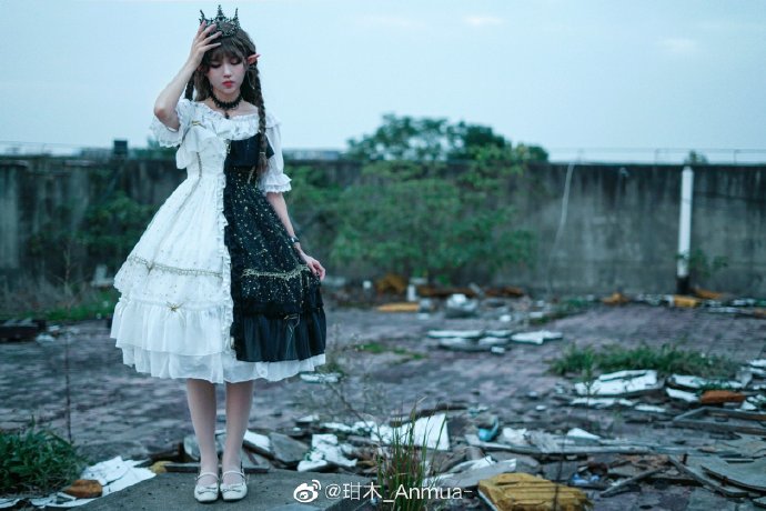LOLITA超话 ☽ 日出之美在于她始于深夜的黑暗 可是没有日出，只余黑暗。◾ 预览 1