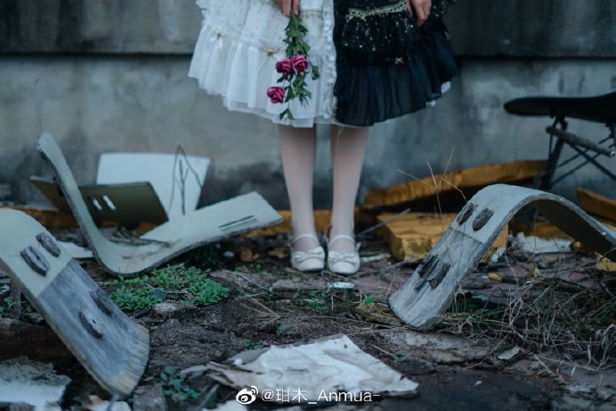 LOLITA超话 ☽ 日出之美在于她始于深夜的黑暗 可是没有日出，只余黑暗。◾ 预览 4