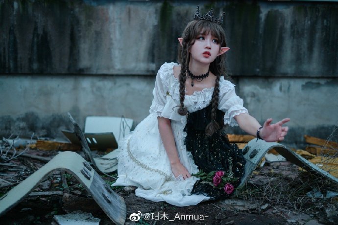 LOLITA超话 ☽ 日出之美在于她始于深夜的黑暗 可是没有日出，只余黑暗。◾ 预览 5
