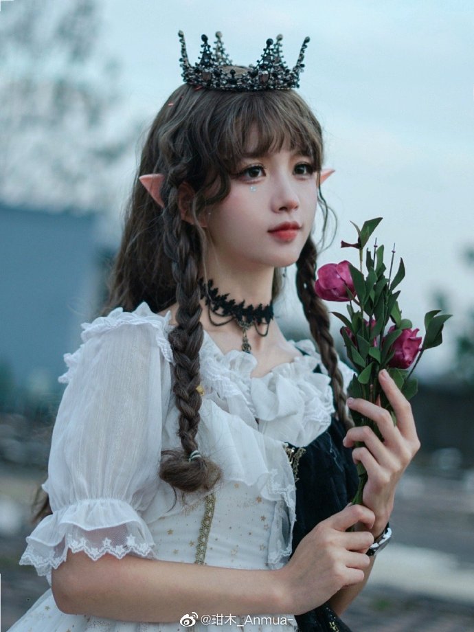 LOLITA超话 ☽ 日出之美在于她始于深夜的黑暗 可是没有日出，只余黑暗。◾ 预览 6