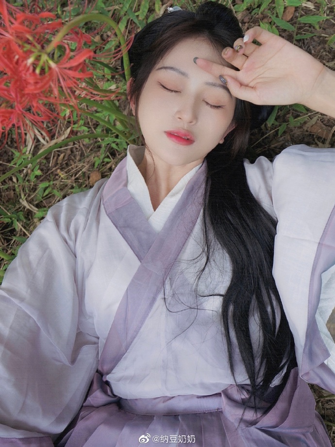 我以为的👉清冷感氛围感曼珠沙华破碎感MAX实际上👉横店影视城水浒传女性角色扮演者 预览 6