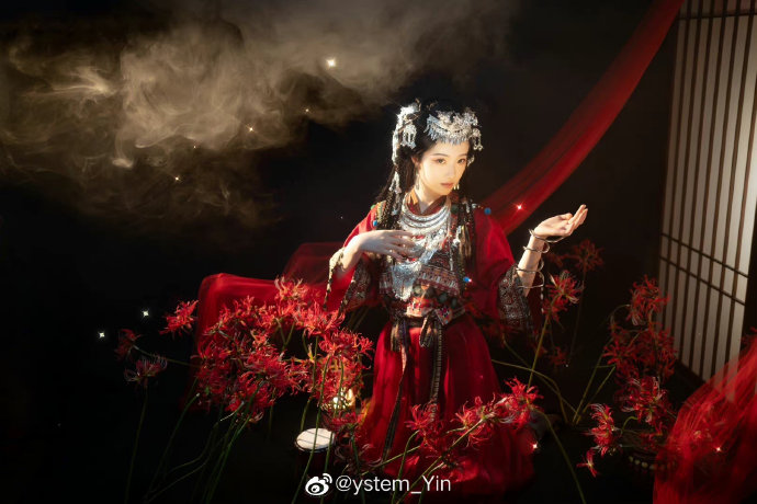 杭州约拍超话# 彼岸红残梦魂牵。———出镜 @-冰镇西瓜霜- 妆造 @堇言言言 预览 1