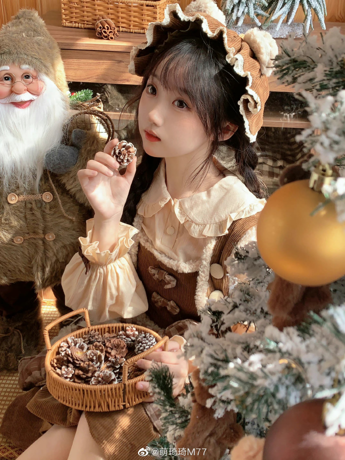 给小麒拍的洛丽塔裙裙棕色的小熊女孩@橙澄小麒 每次见小麒麒真的觉得好像初中生啊啊 预览 3