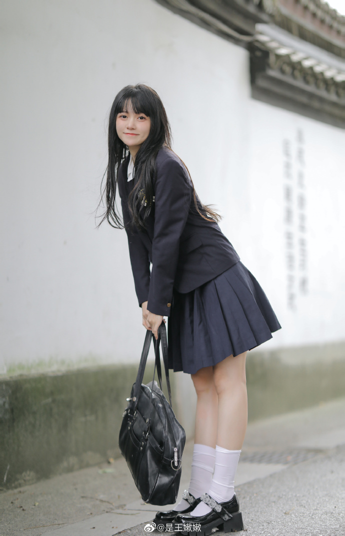 “放学一起走吧🚴”jk制服拍摄🎬摄影：@是王嫩嫩 #### ​ 预览 3