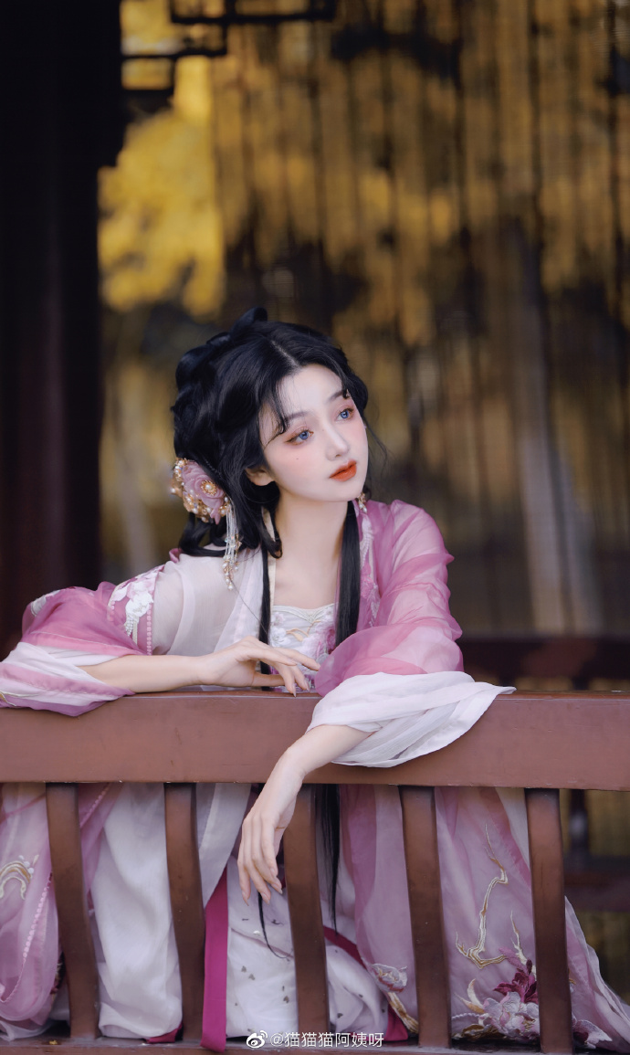 究竟要多好看多温柔才配得到您的偏爱？汉服超话# # 📷@雨霖儿Yveline  预览 1
