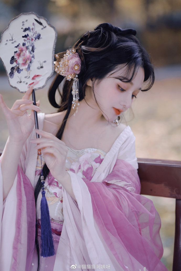 究竟要多好看多温柔才配得到您的偏爱？汉服超话# # 📷@雨霖儿Yveline  预览 2