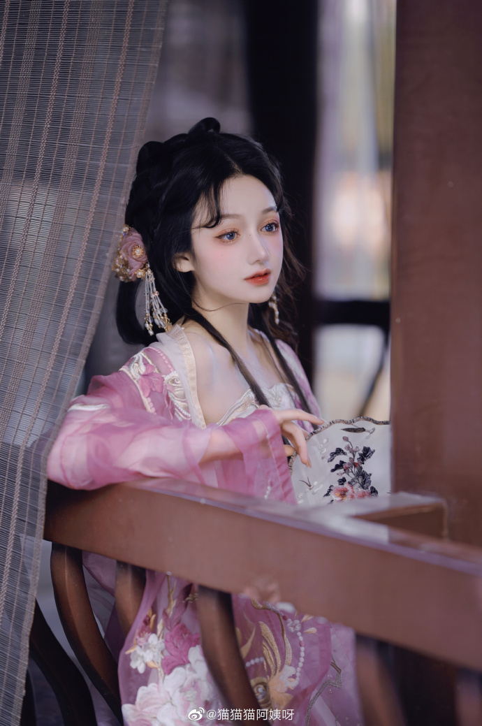 究竟要多好看多温柔才配得到您的偏爱？汉服超话# # 📷@雨霖儿Yveline  预览 3