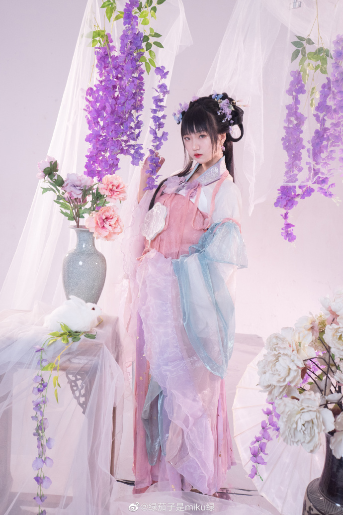 # 黛缨洛华提前祝大家跨年快乐 🌸妆造摄 陌桑 ​ 预览 2