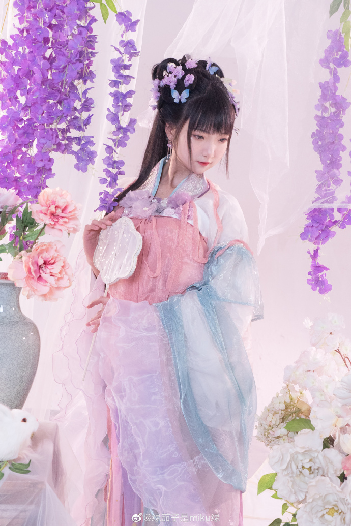 # 黛缨洛华提前祝大家跨年快乐 🌸妆造摄 陌桑 ​ 预览 3