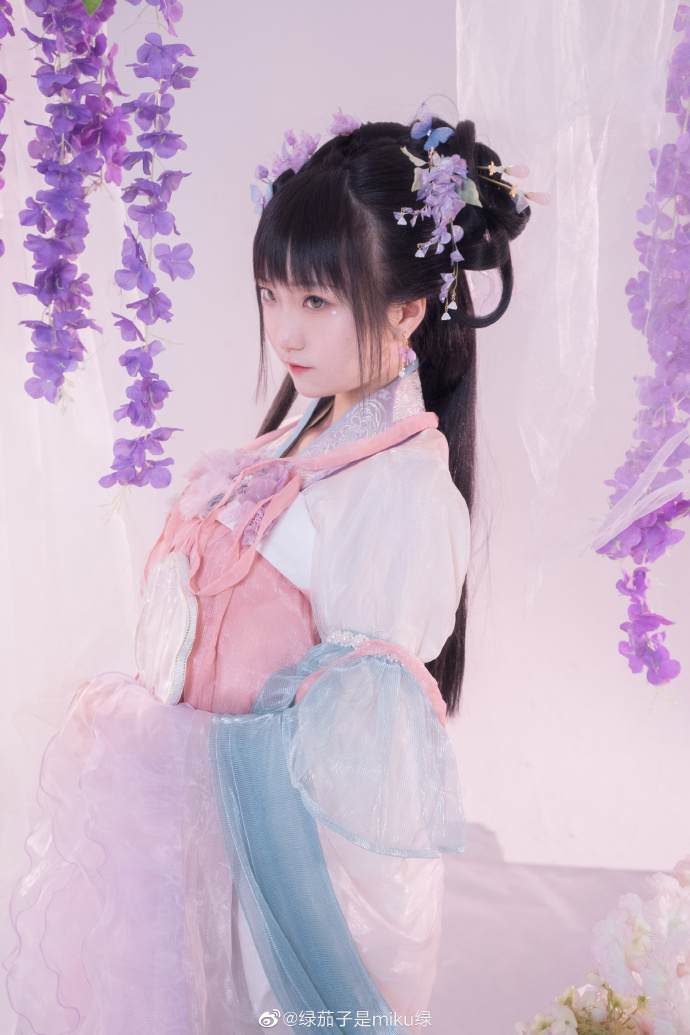 # 黛缨洛华提前祝大家跨年快乐 🌸妆造摄 陌桑 ​ 预览 4