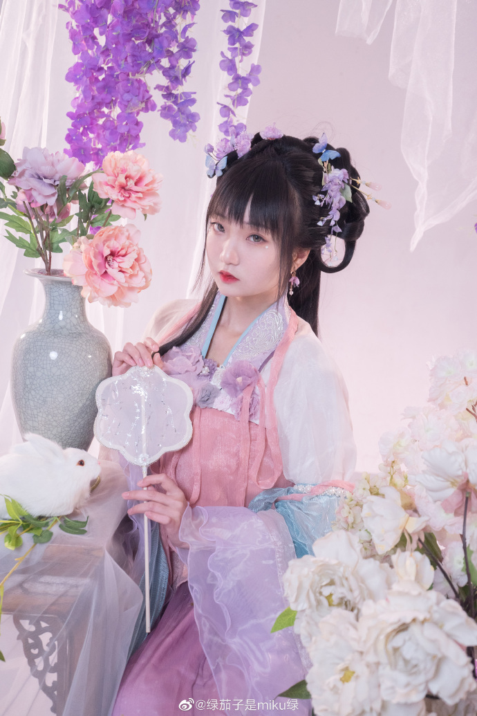 # 黛缨洛华提前祝大家跨年快乐 🌸妆造摄 陌桑 ​ 预览 6
