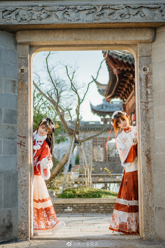 今天大家都上班了吗发几张我和Ams的汉服写真祝大家开工大吉 ​ 预览 2