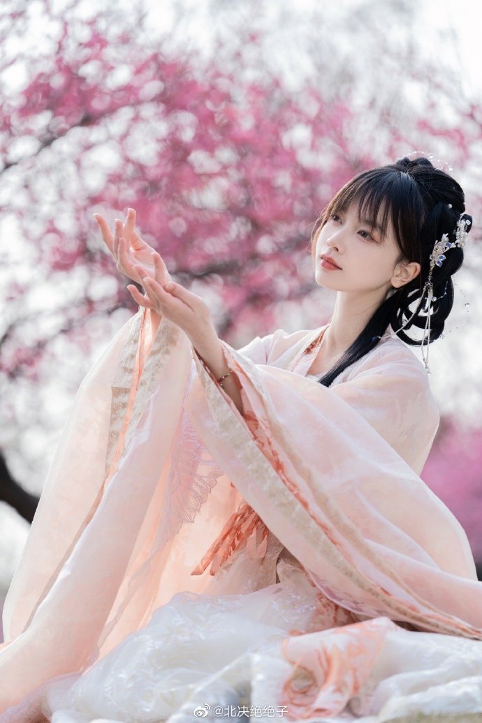 cosplay超话## 人面桃花相映红 ​ 预览 2