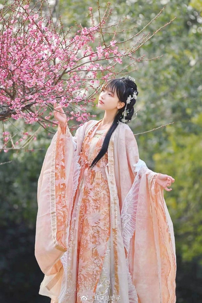 cosplay超话## 人面桃花相映红 ​ 预览 4