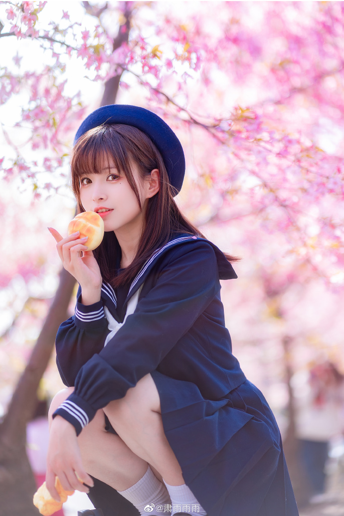 jk超话## 》》唇瓣轻启 却欲言又止，春色当前 繁花瑰丽 遥望樱花纷飞飘落， 预览 4
