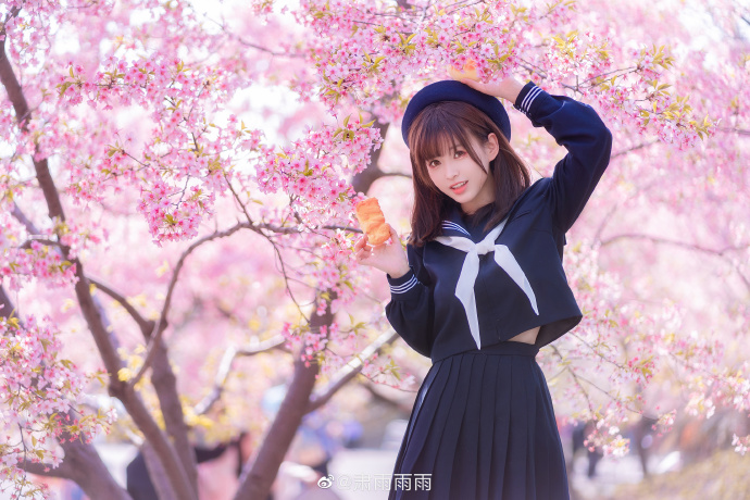 jk超话## 》》唇瓣轻启 却欲言又止，春色当前 繁花瑰丽 遥望樱花纷飞飘落， 预览 6