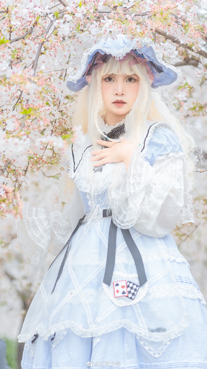 Lolita正片“少女的裙摆是春天最好的文案”取景：@成都漫花庄园 漫花庄园裙子 预览 3