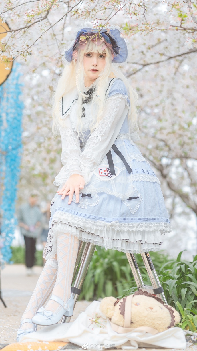Lolita正片“少女的裙摆是春天最好的文案”取景：@成都漫花庄园 漫花庄园裙子 预览 4