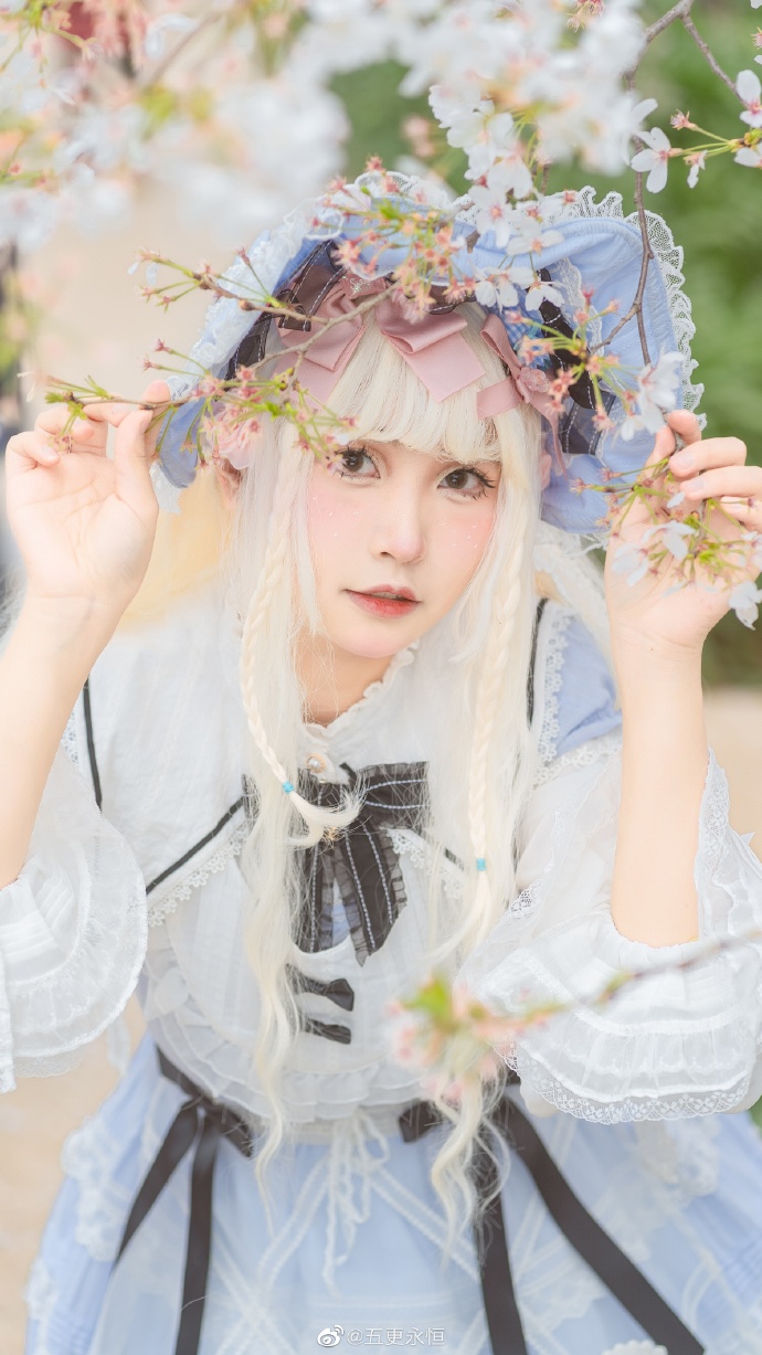 Lolita正片“少女的裙摆是春天最好的文案”取景：@成都漫花庄园 漫花庄园裙子 预览 6