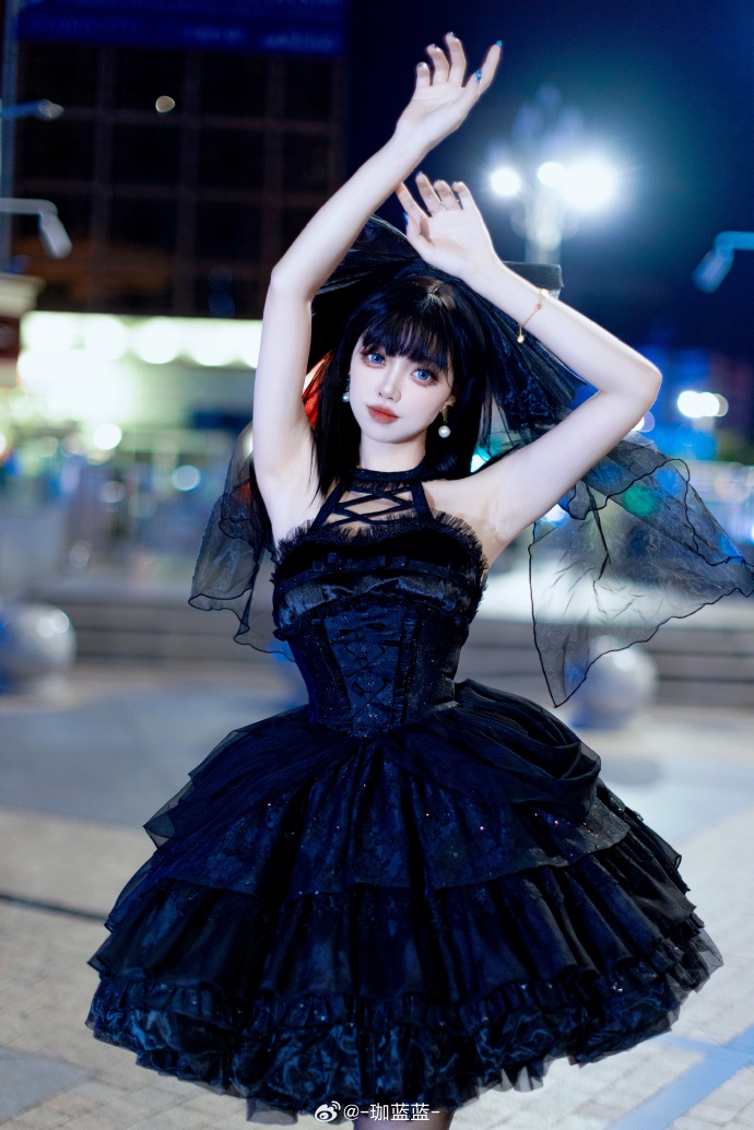 # lolita装扮超话 # 变身~黑猫小姐~ repo 一组创作，正片晚上发 预览 1