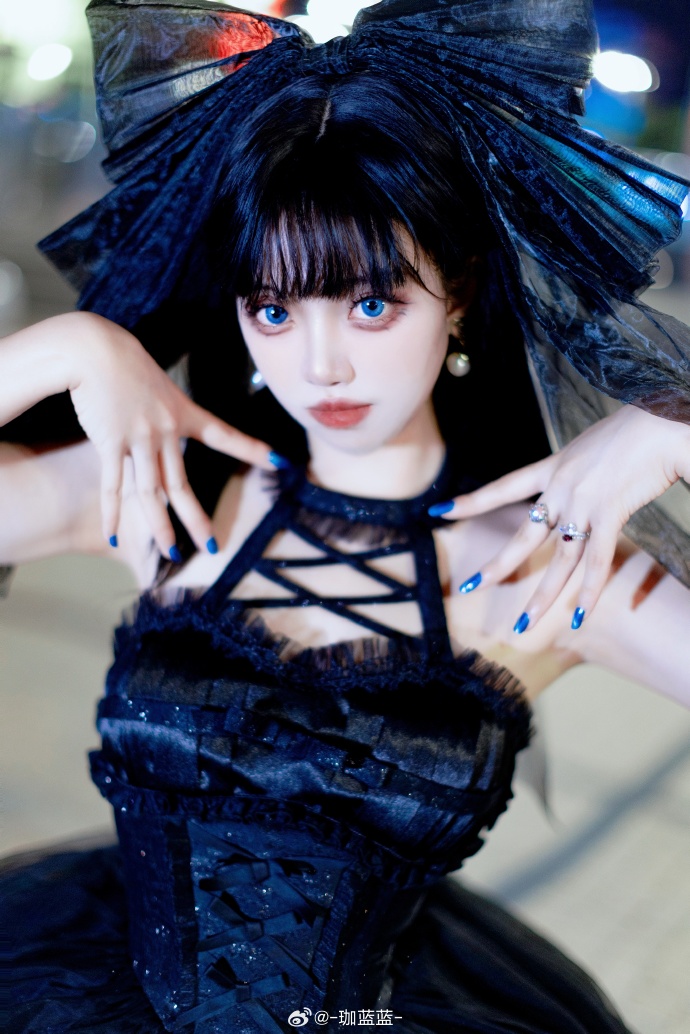 # lolita装扮超话 # 变身~黑猫小姐~ repo 一组创作，正片晚上发 预览 2