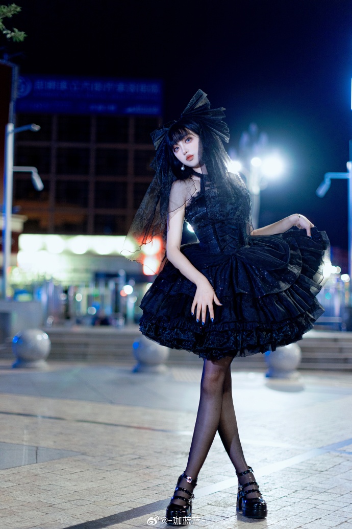 # lolita装扮超话 # 变身~黑猫小姐~ repo 一组创作，正片晚上发 预览 3