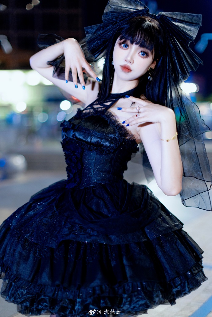 # lolita装扮超话 # 变身~黑猫小姐~ repo 一组创作，正片晚上发 预览 4