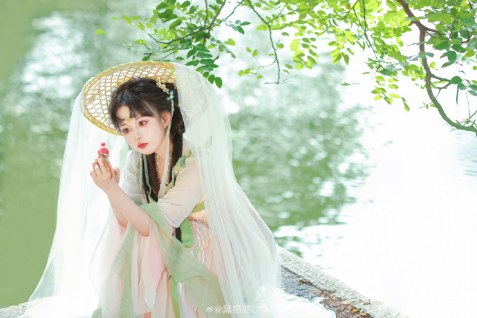 “不好了，小姐又偷偷跑出去玩啦！”出镜黑猫猫超话 📷@隔壁的三花猫 ### ​ 预览 2