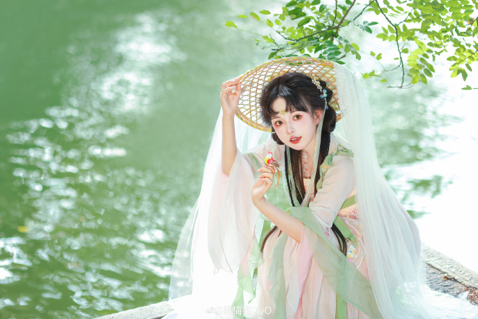 “不好了，小姐又偷偷跑出去玩啦！”出镜黑猫猫超话 📷@隔壁的三花猫 ### ​ 预览 3