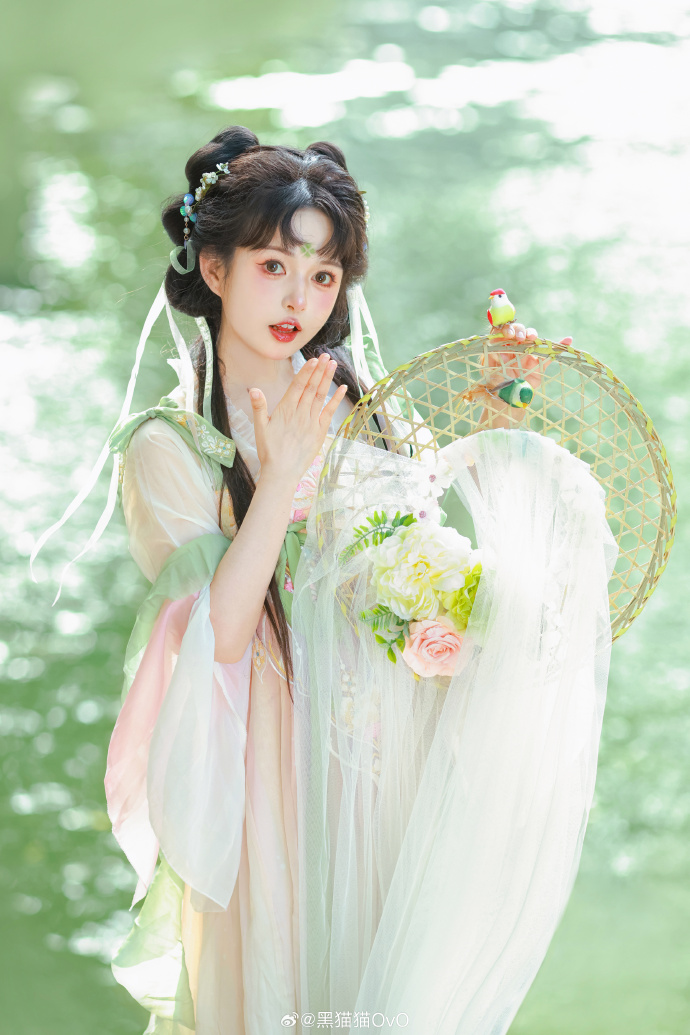 “不好了，小姐又偷偷跑出去玩啦！”出镜黑猫猫超话 📷@隔壁的三花猫 ### ​ 预览 5