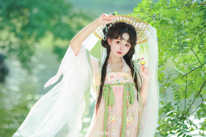 “不好了，小姐又偷偷跑出去玩啦！”出镜黑猫猫超话 📷@隔壁的三花猫 ### ​ 预览 6