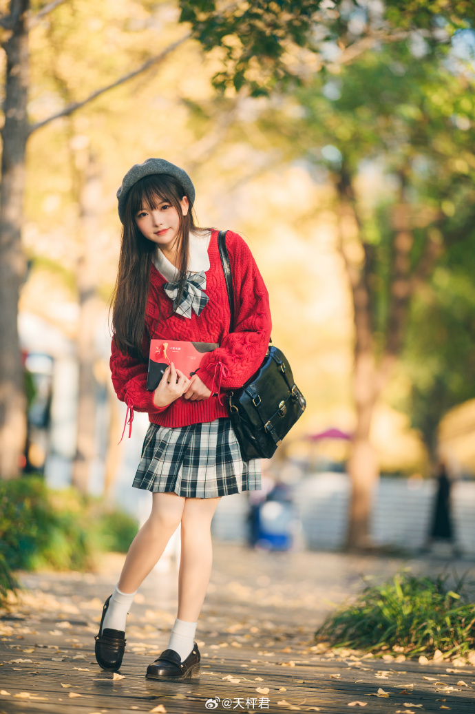 🍁『只在秋季绽放的色彩』出镜：@-樱群- 之前拍摄的银杏写真产出啦～晴天下的银杏 预览 3