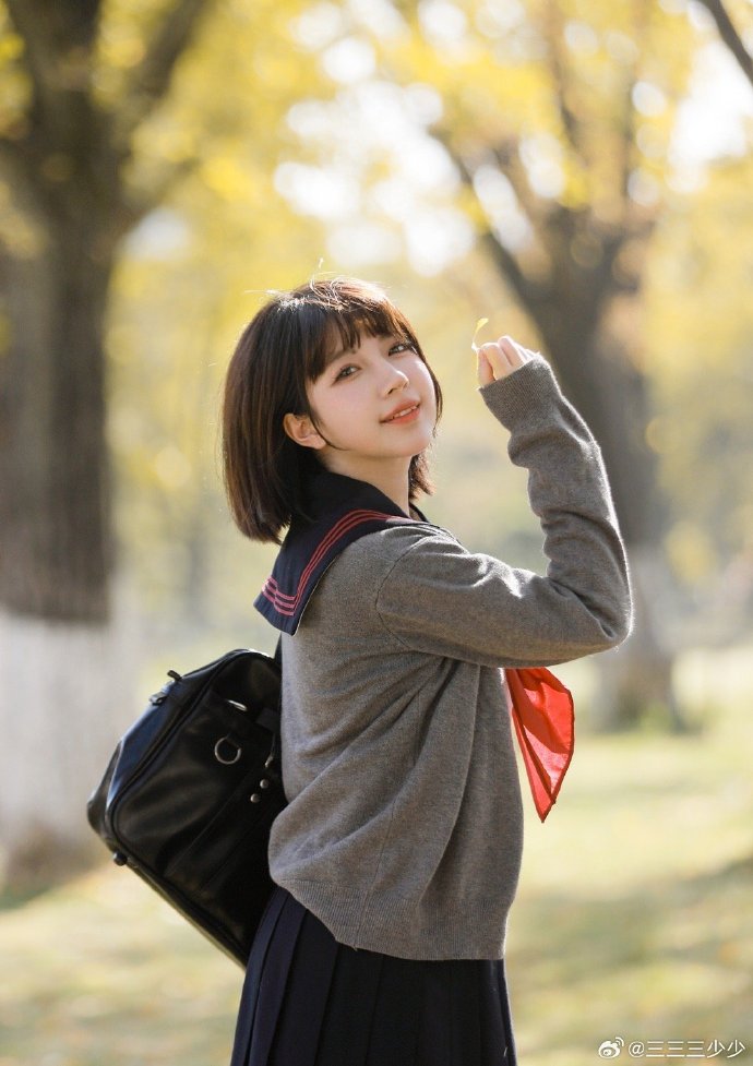 jk超话 秋季女子图鉴！📷：@小Ze神 去拍了银杏啦！！好像还是第一次秋天拍制 预览 3