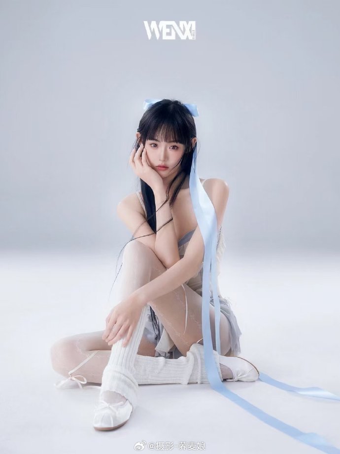 在房间宅久了，所以准备去客厅散散心@荞麦娘摄影 ### ​