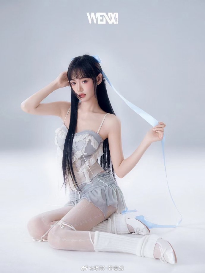 在房间宅久了，所以准备去客厅散散心@荞麦娘摄影 ### ​ 预览 2