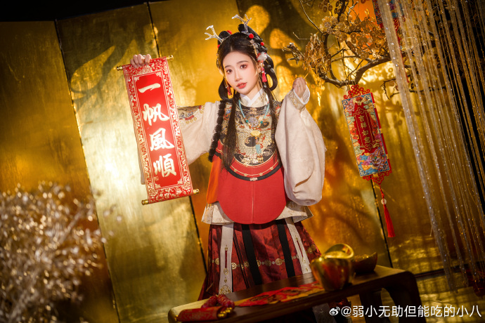 十三余超话### 瑞龙启岁故岁今宵尽，新年明旦来。关+赞 初五抽一位宝子送上新 预览 4