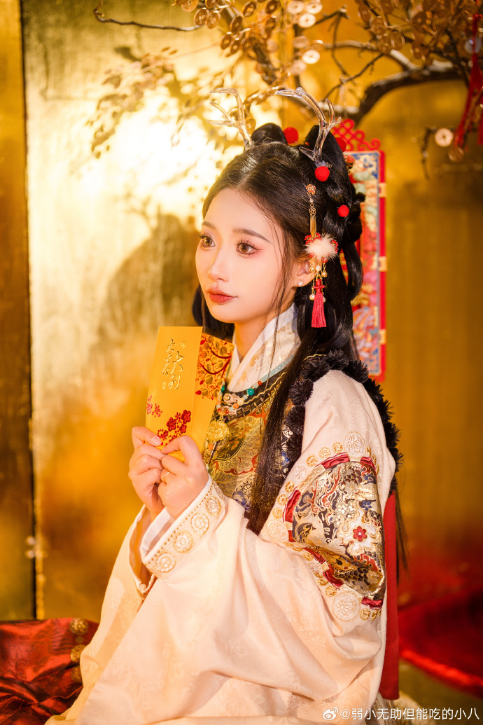 十三余超话### 瑞龙启岁故岁今宵尽，新年明旦来。关+赞 初五抽一位宝子送上新 预览 6