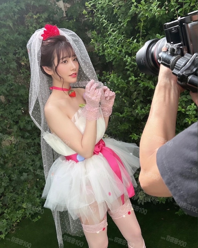 河北彩伽「Cosplay Fetish Book」写真集拍摄花絮。 ​